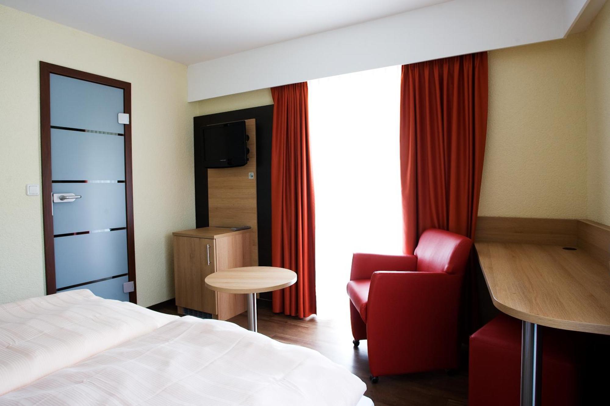 Hotel La Baia Кохем Екстериор снимка